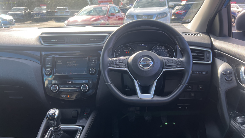 Nissan Qashqai 1.3 DiG-T N-Connecta 5dr [Glass Roof Pack] Petrol Hatchback